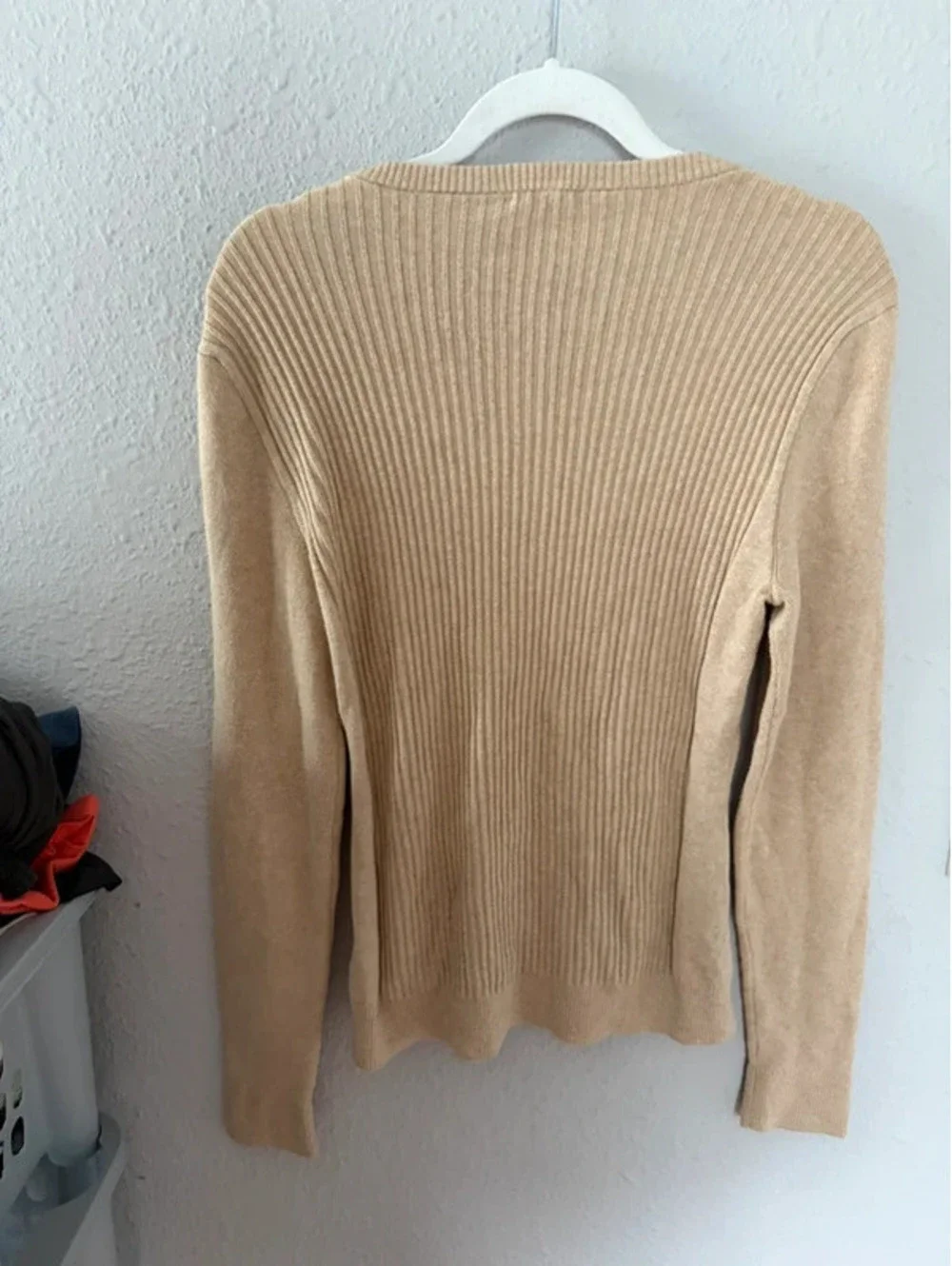 J. McLaughlin beige sweater size L fitted